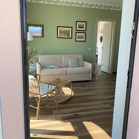 Villa Rubino Apartment Con Giardino E Jacuzzi Vista Lago Apartment *