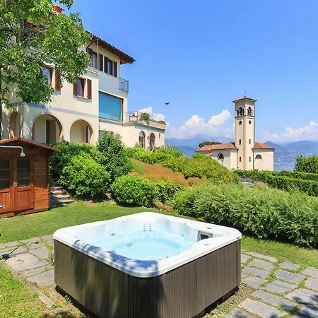 Rubino Con Giardino E Jacuzzi Vista ストレーザ